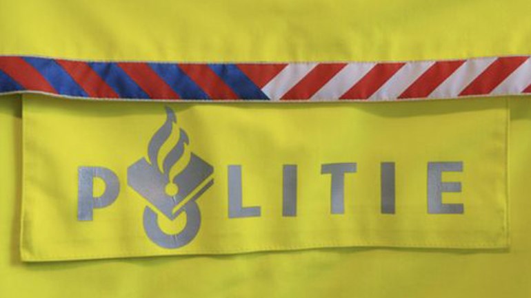 Slapende man in tent opgepakt