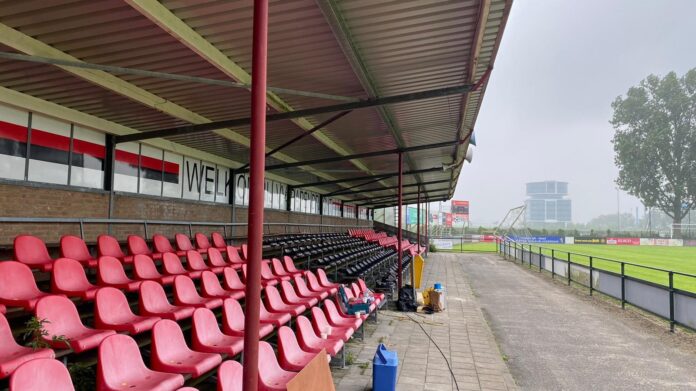 bb Nieuw dak hoofdtribune VV Papendrecht B
