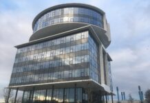 Parkeeroverlast Fokker wordt aangepakt; wordt misschien nog even erger