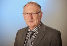 Martin Verweij en Margé van Wijngaarden bij de Praatpaal