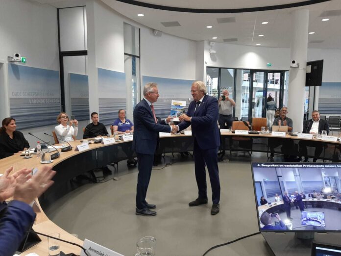 Vz vertrouwenscommissie overhandigd profielschets aan CdK