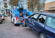 Dollemansrit door Hendrik-Ido-Ambacht, bestuurder nog spoorloos