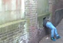 Hilarisch: man probeert in te breken door heel klein gat