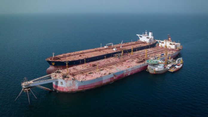 fso-safer-with-yemen-and-ndeavor-moored-alongside-1
