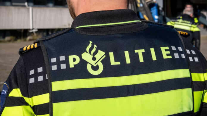 politie agent op rug rtvd