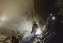 Vrachtwagen vliegt in brand op A16