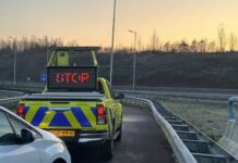 Bestuurder negeert rode kruizen met heel bijzondere reden