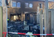 Ravage nadat tientallen spuitbussen ontploffen na uitbreken brand in tuin