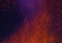 Vonkenregen door kortsluiting in stroomkabel