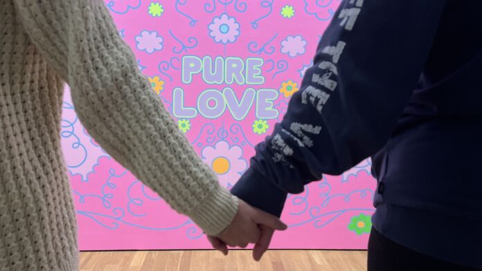 Valentijnsdag, Muurschildering Lily van der Stokker, Pure Love