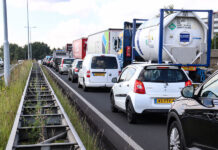 Gekkenhuis op snelwegen en Rotterdamse binnenwegen door dichte Beneluxtunnel
