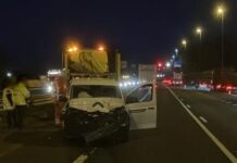 Ongeluk met vrachtwagen en bestelbus