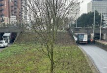 Bizar toeval bij Maastunnel: twee vrachtwagens klem in tunnel