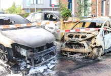 Twee auto’s in Zwijndrecht branden vlak bij elkaar uit, man (20) aangehouden
