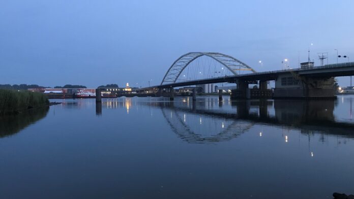 Merwedebrug K. Koopman-bb