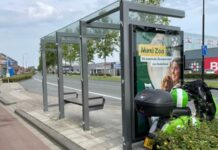 Twee gewonden bij botsing met bushokje