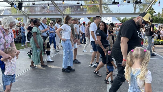 2024-08-31-wereldfeest-linda_manz(4)-bb