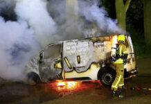 112-Nieuws: brandende hooibalen en bestelbus uitgebrand