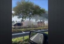Bestelbus vliegt in brand op A15