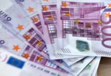 Politie vindt €120 duizend cash na doorzoeking woning