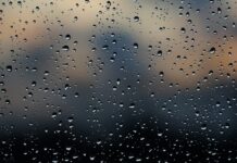 En weg is de zomer: onweer, regen, hagel en windstoten op komst