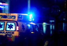 Scooter aangereden; automobilist rijdt door