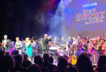 Excelsior en Het Groot Niet Te Vermijden betoveren publiek