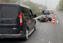 File op A27 door ongeluk met motorrijder