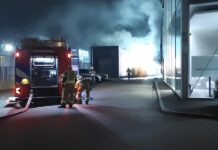 Brand autodealer Mijlweg, meerdere bedrijven getroffen
