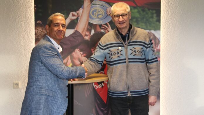 Jubilaris Joop van Daele (rechts)