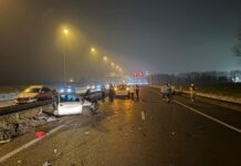 File en zwaargewonden na kettingbotsing op A15