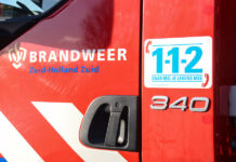 Auto in lichterlaaie door brand onder dashboard