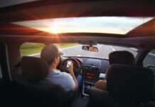 Verkeersboetes worden duurder: €430 voor appen in de auto