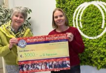 Cheque voor Stichting Haarwensen: meer haarwerken voor kankerpatiënten