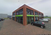 Bestelbus rijdt in bedrijfspand; duizenden euro’s schade